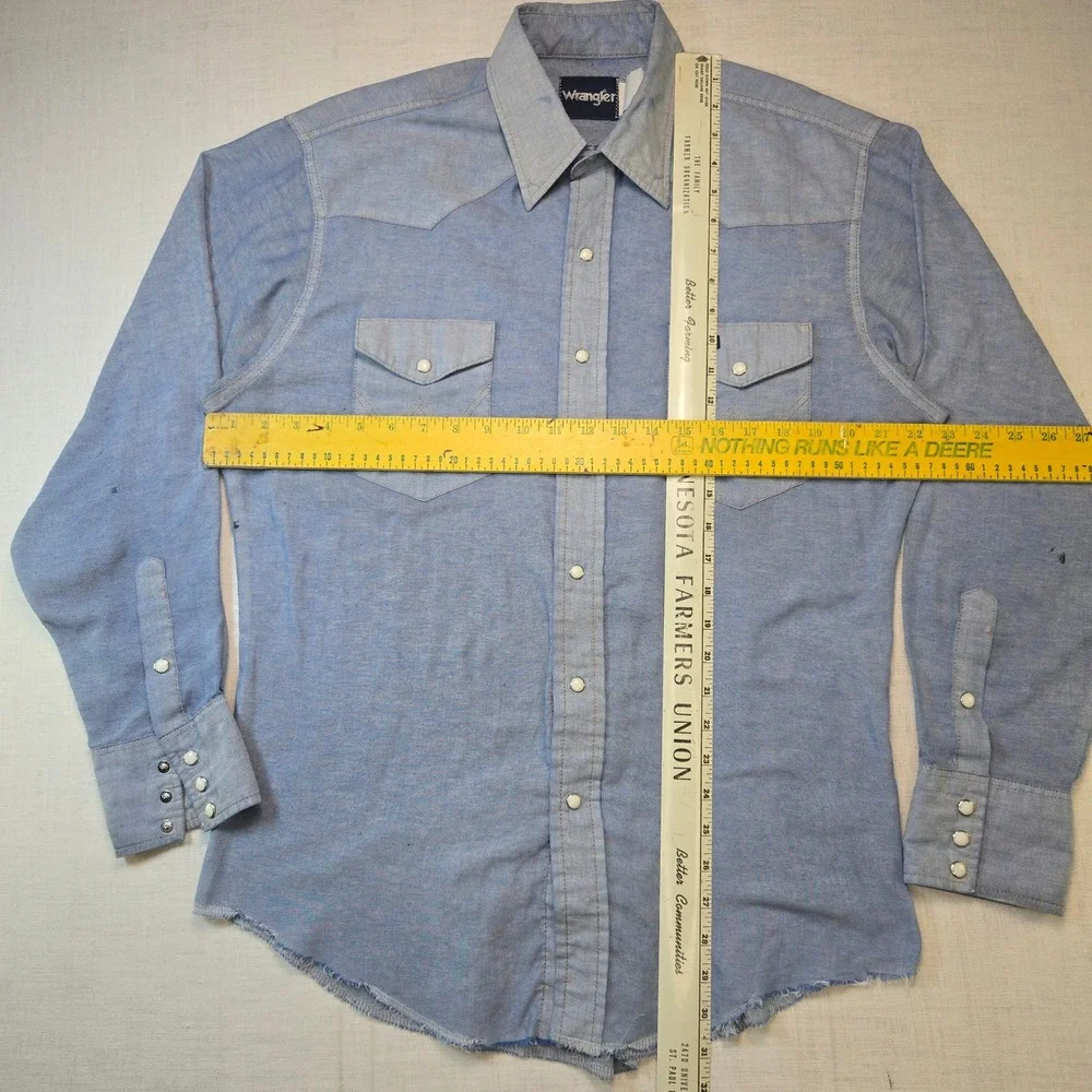 VTG Wrangler Shirt Large Mens Blue Chambray Cotton USA Cowboy Western Pearl Snap